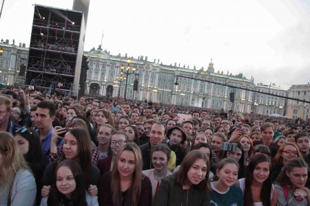 В Петербурге состоялся праздник выпускников "Алые паруса"