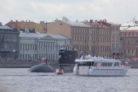 В Петербурге в параде в честь дня ВМФ принял Президент России Владимир Путин