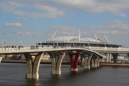 В Петербурге в тестовом режиме открыли Яхтенный мост