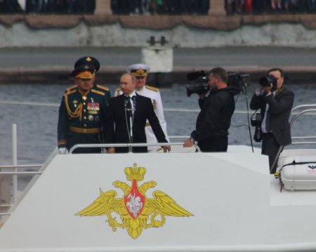 Владимир Путин принял Парад в честь дня ВМФ
