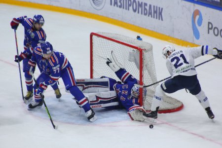 Петербургский СКА уступил минскому "Динамо" со счетом 2:3