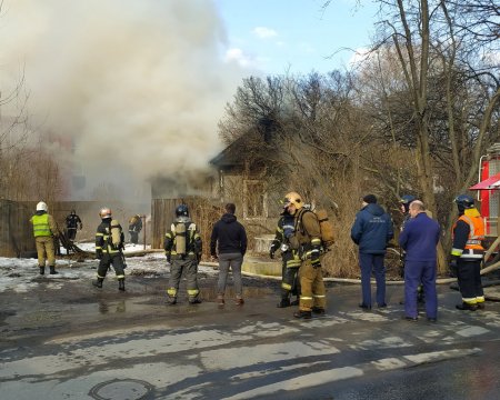 В Приморском районе Петербурга на Глухариной улице ликвидирован пожар