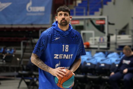 Баскетболист Адриен Моэрман расторг контракт с "Зенитом"