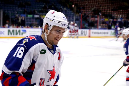 Сергей Плотников подписал контракт с хоккейным клубом СКА